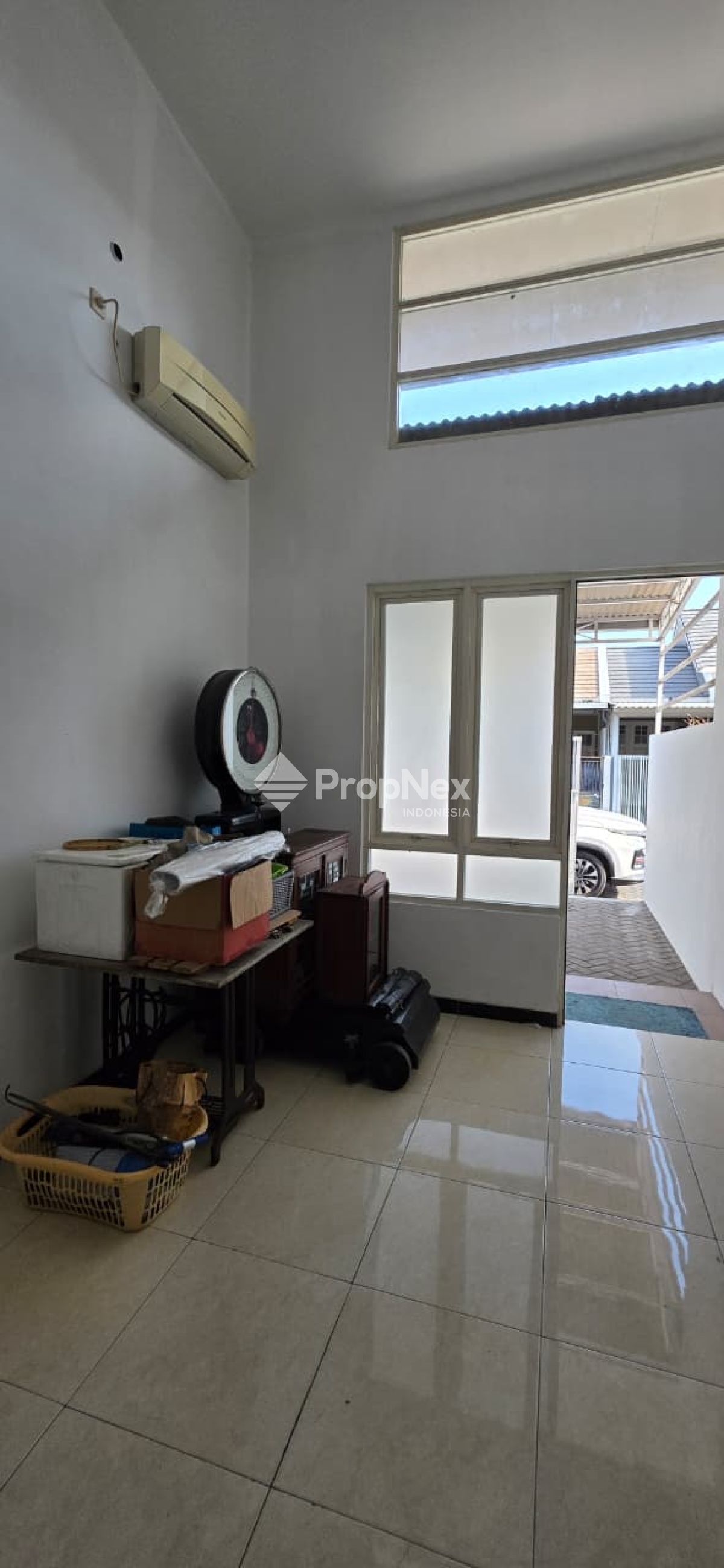 Rumah Bagus Minimalis SHM di Sunrise Garden Siap Huni — foto 3